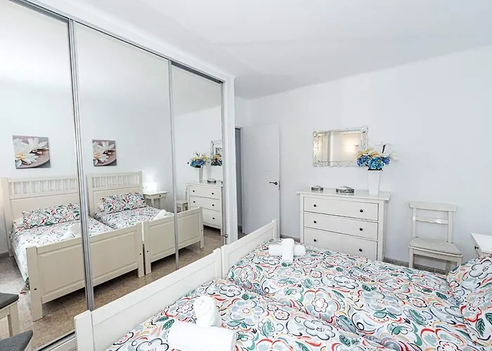 Calle Rabat, 25 * نيرخا